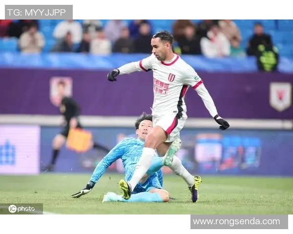 中超门将失误球飞空门引热议 中超门将失误球飞空门引热议